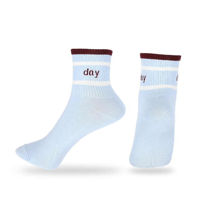 Großhandel oder benutzerdefinierte Herren klassische Viertel Socken mit Buchstaben und Streifen